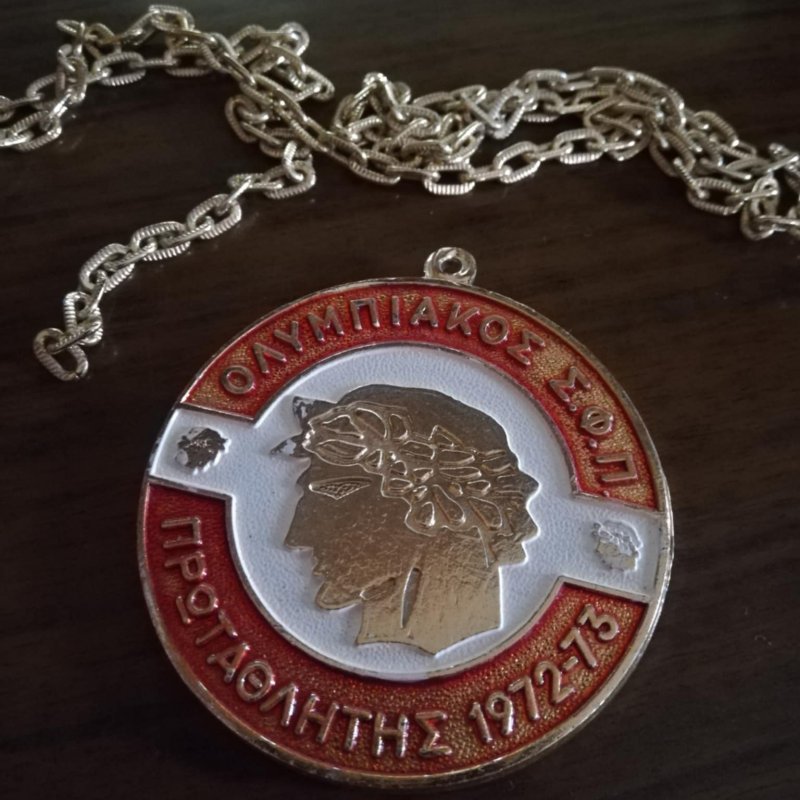 Collectible '70s medallion, pendant, Olympiakos football