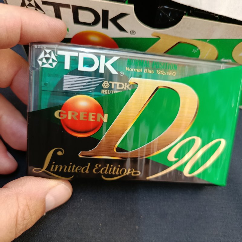 Κουτί με 10 σφραγισμένες κασετες ηχου, TDK D90 Green , limited edition
